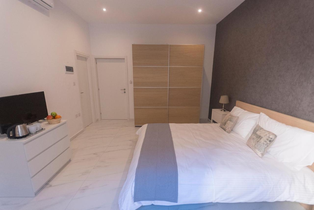 4 Bedroom Apartment Near Sliema Seafront Екстер'єр фото