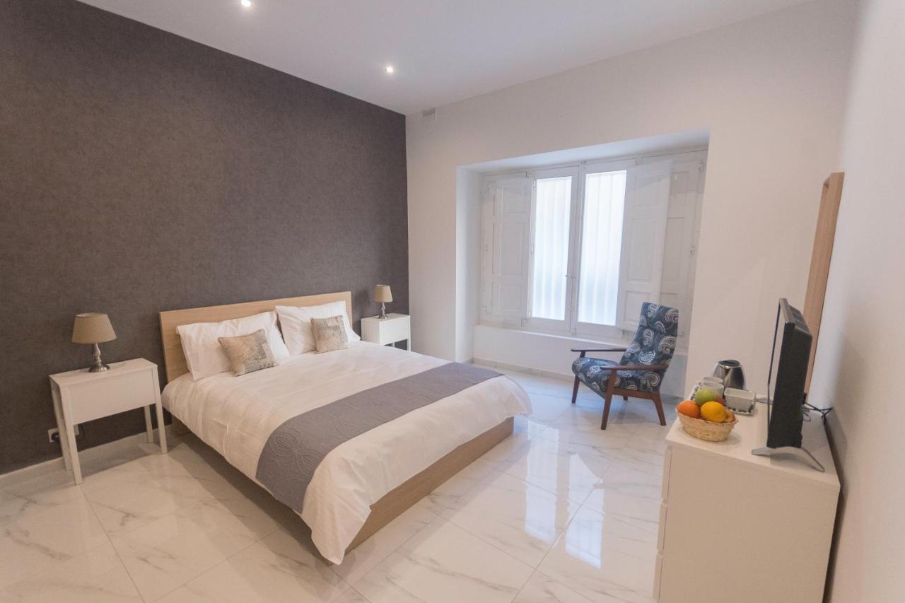 4 Bedroom Apartment Near Sliema Seafront Екстер'єр фото