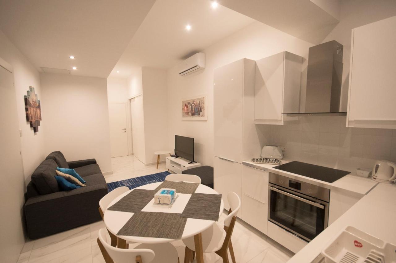 4 Bedroom Apartment Near Sliema Seafront Екстер'єр фото